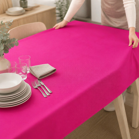 Tovaglia in TNT fucsia 140x240 cm Linea Superior per tavolate e catering
