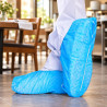 Copriscarpe monouso in TNT azzurro con fondo antiscivolo 40x16 cm Walking - 100 pz