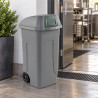 Bidone carrellato 100 litri Push grigio con sportello basculante verde per raccolta differenziata Mobil Plastic