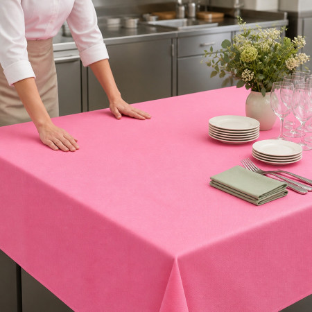 Tovaglia in TNT rosa 140x240 cm Linea Superior per tavolate e catering